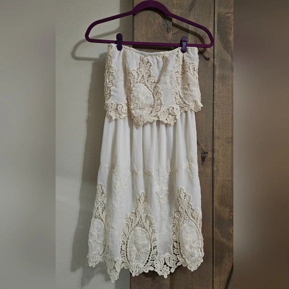 Deja Vu cream lace and chiffon strapless mini dress. Size medium - Picture 6 of 8